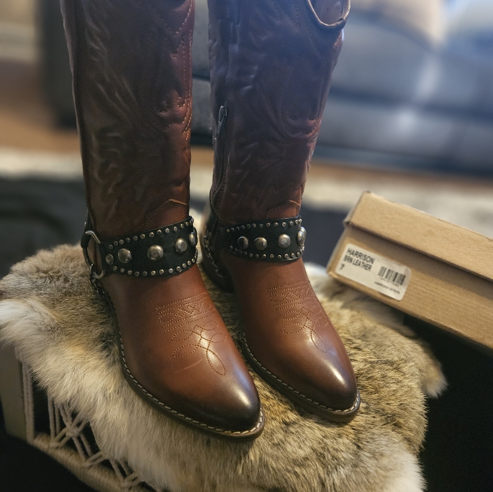 NEW STEVE MADDEN WESTERN CUSTOMIZED WESTETN BOOTS,genuine leather, size 7